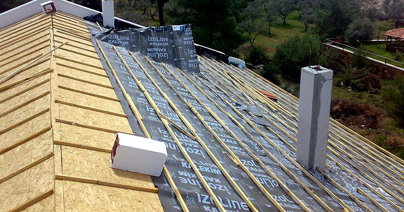 Karataş EPDM Kauçuk Çatı – OSB üzerine serilmiş nefes alan su yalıtım örtüsü ve çıtalama Karataş EPDM Kauçuk Çatı – OSB üzerine serilmiş nefes alan su yalıtım örtüsü ve çıtalama